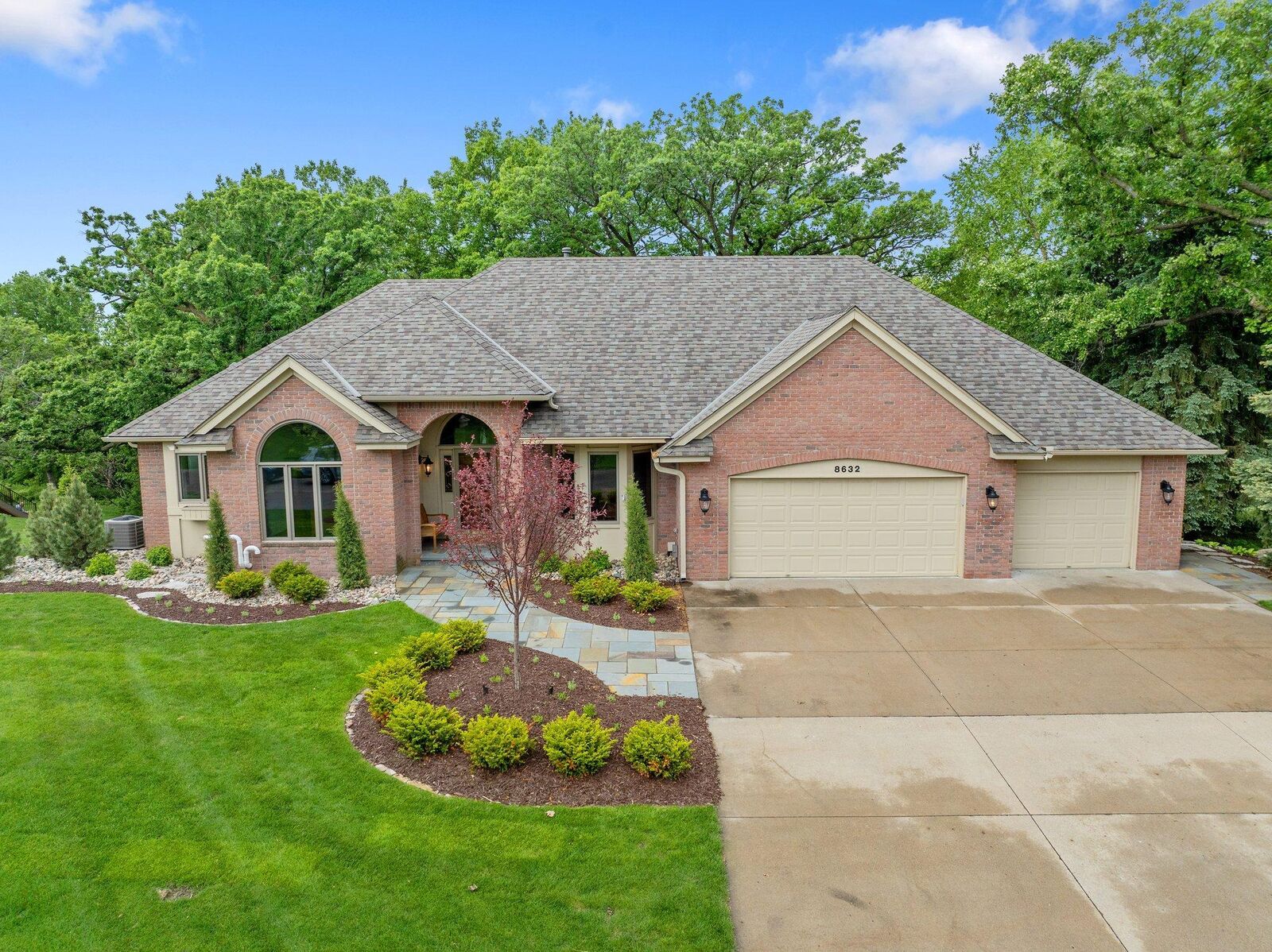 Property Photo: 8632 Ridge Ponds Drive MN 55386