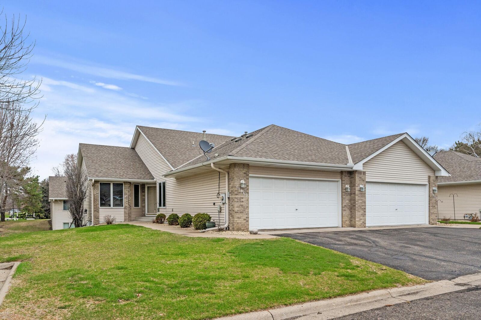 Property Photo: 11863 Aberdeen Street NE MN 55449