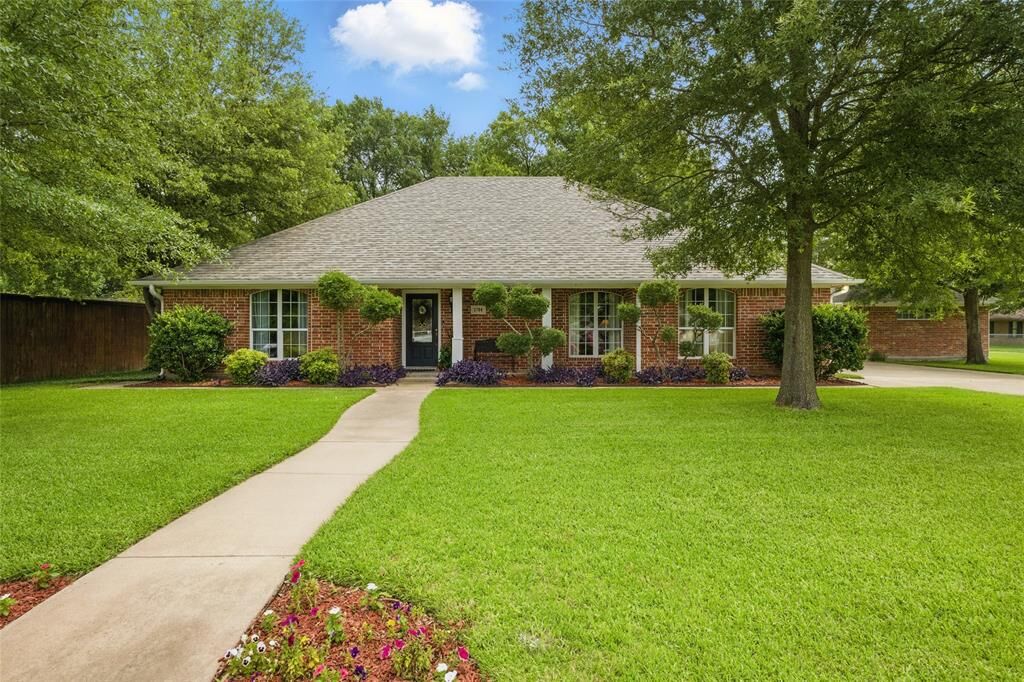 Property Photo:  1704 Drake Drive  TX 75428 