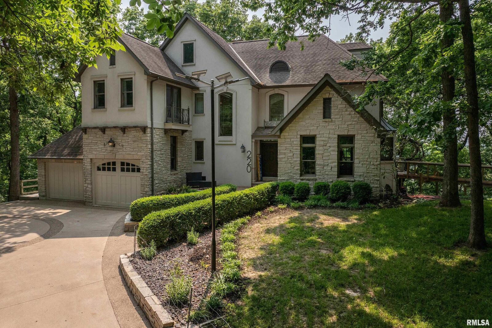 Property Photo:  220 Einhaus Lane  IL 62305 