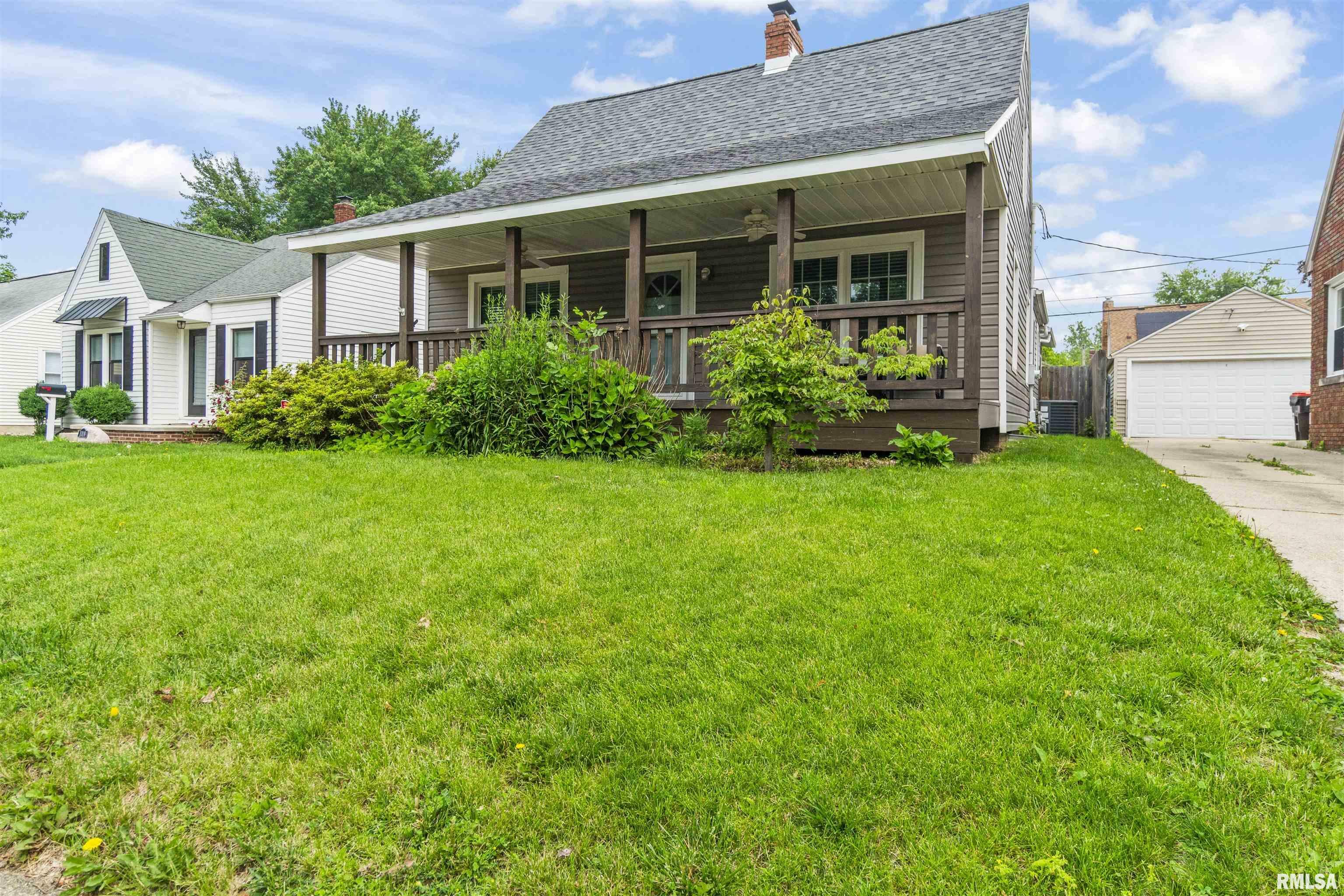 Property Photo: 1013 E Elmhurst Avenue IL 61603