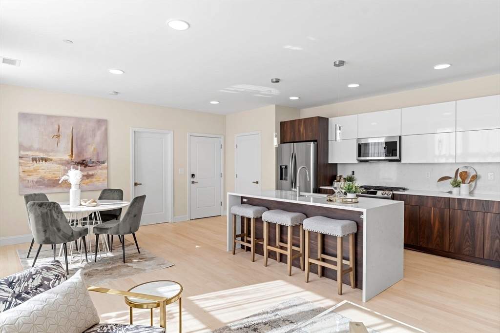 Property Photo: 124 Warren Street 202 MA 02119
