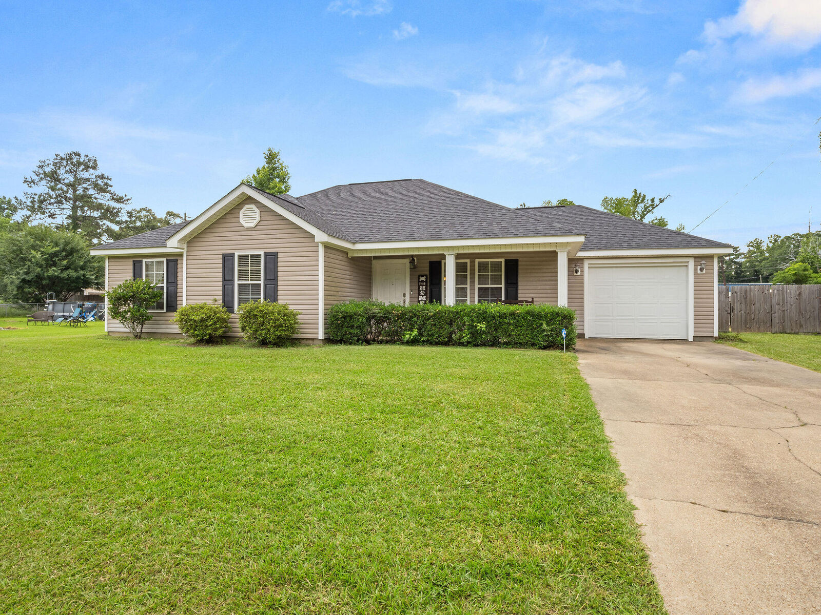 Property Photo: 142 Calvary Missionary Church Rd LA 70634