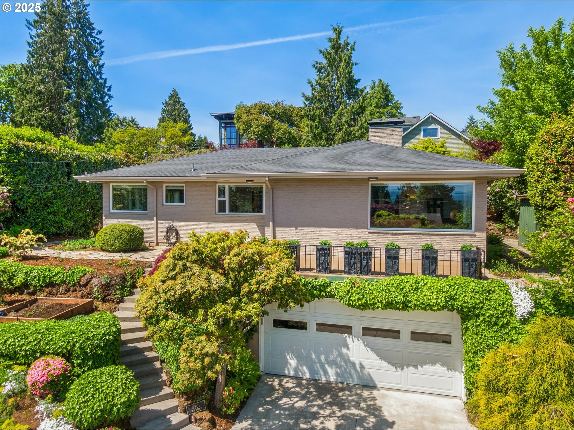 Property Photo: 8301 SW 6th Ave OR 97219
