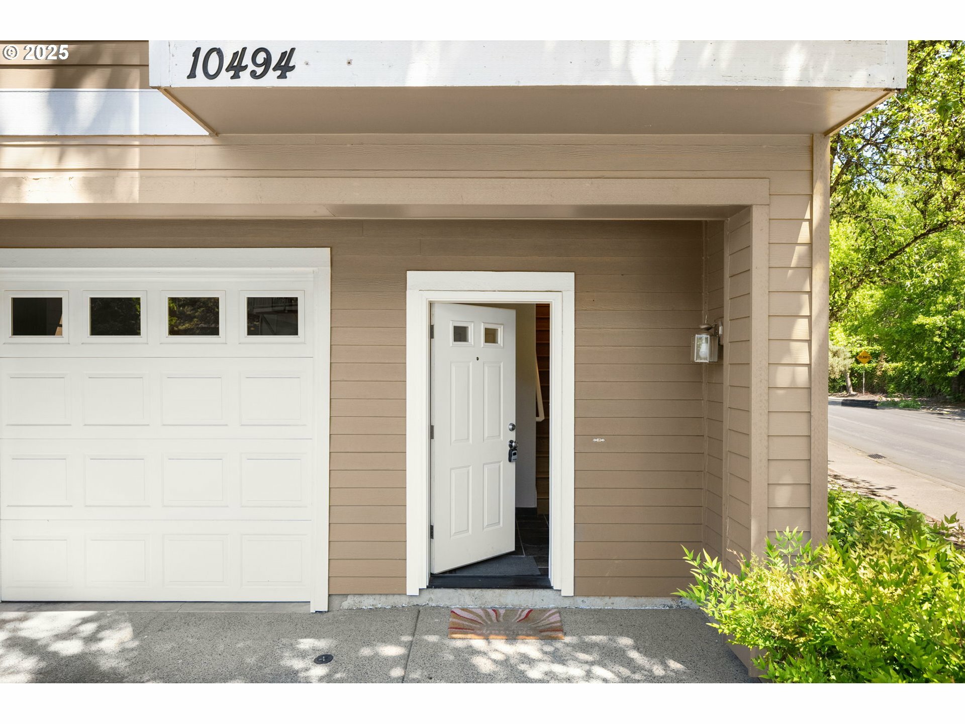 Property Photo: 10494 NW Forestview Way OR 97229