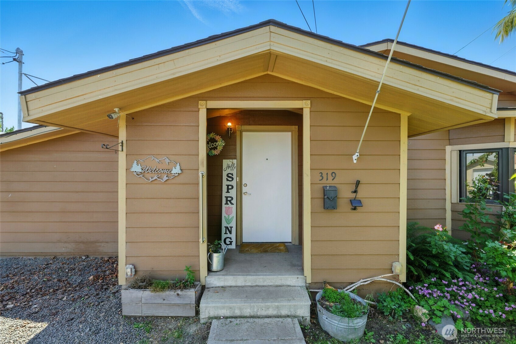 Property Photo:  319 W Maple Street  WA 99362 