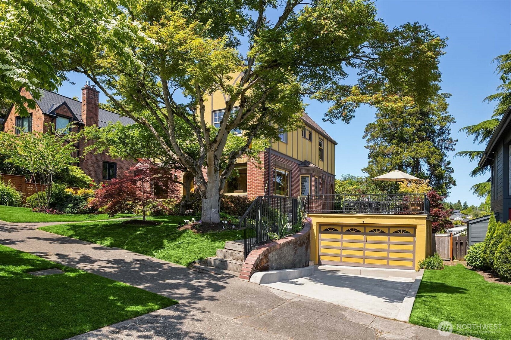 Property Photo: 4832 NE 41st Street WA 98105