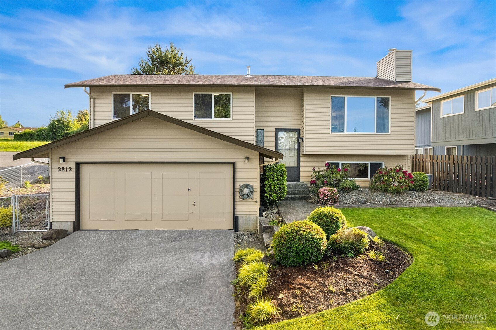 Property Photo:  2812 SE 18th Place  WA 98058 