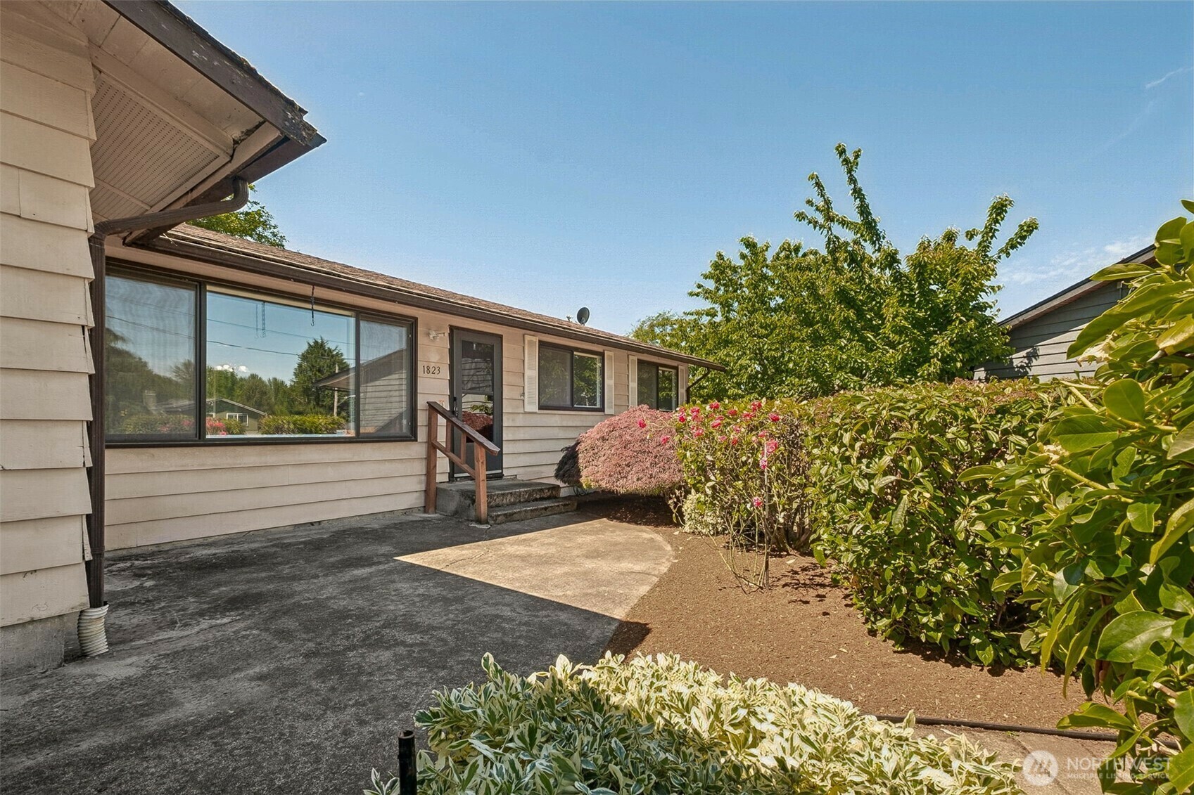 Property Photo:  1823 S 244th Place  WA 98198 