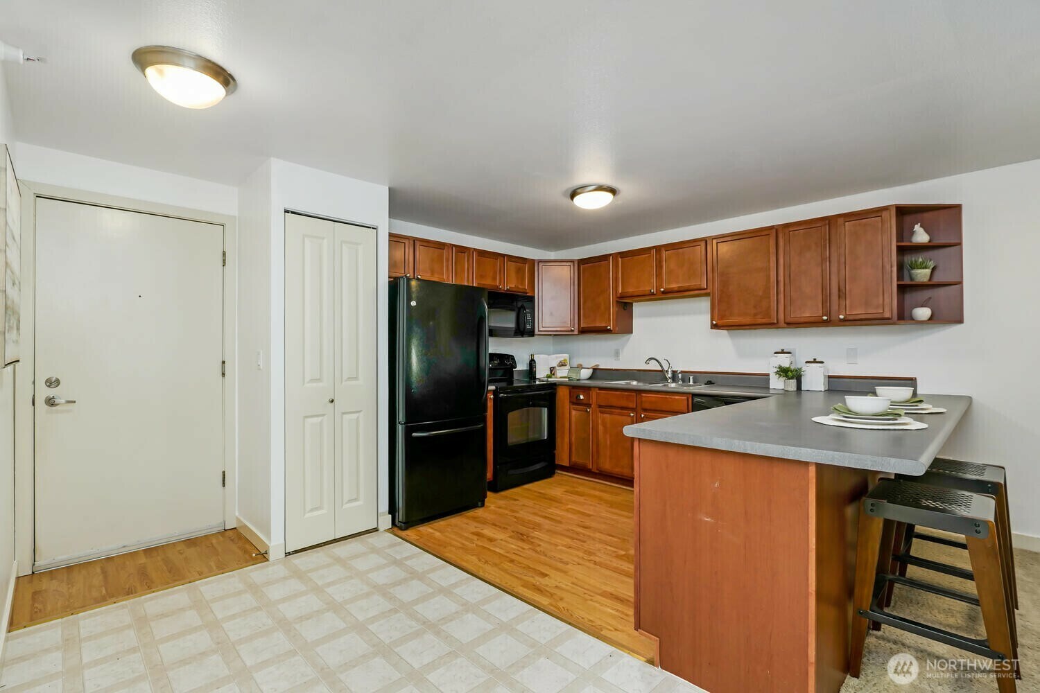Property Photo: 700 Front Street S E103 WA 98027