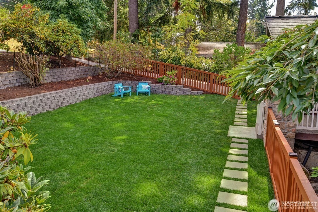 Property Photo: 6621 Lake Washington Boulevard SE WA 98046