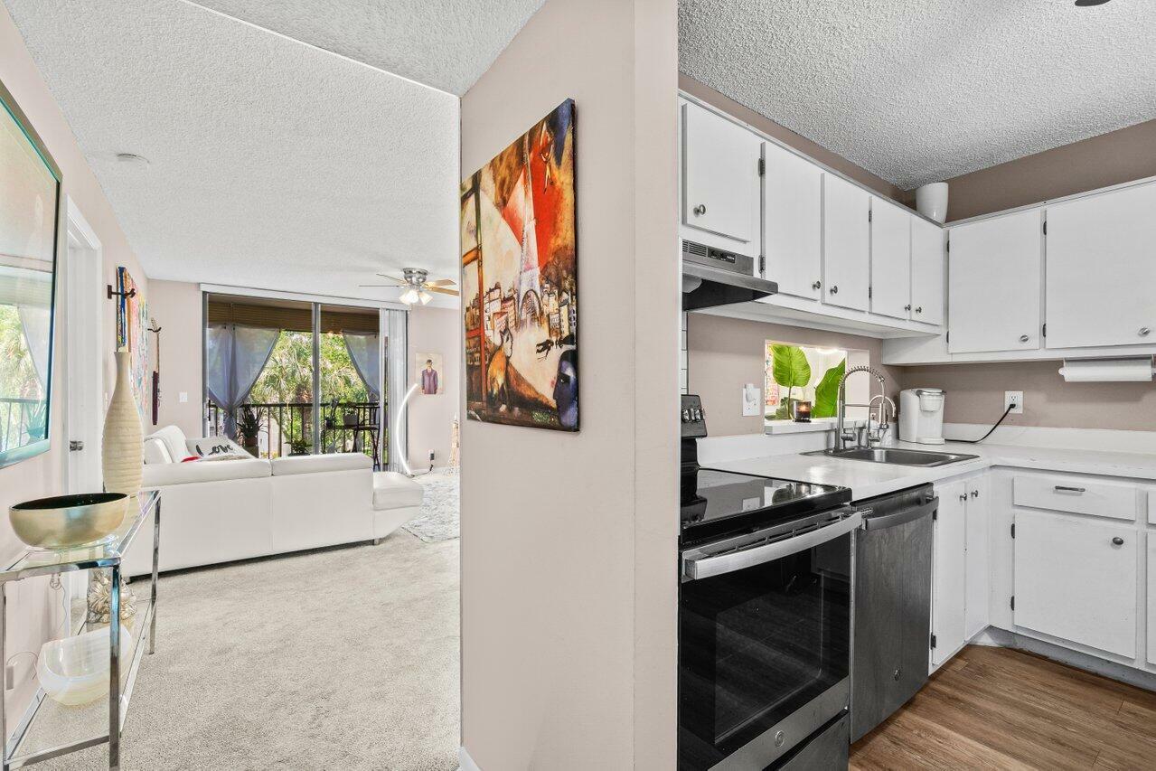 Property Photo: 5100 Las Verdes Circle 316 FL 33484