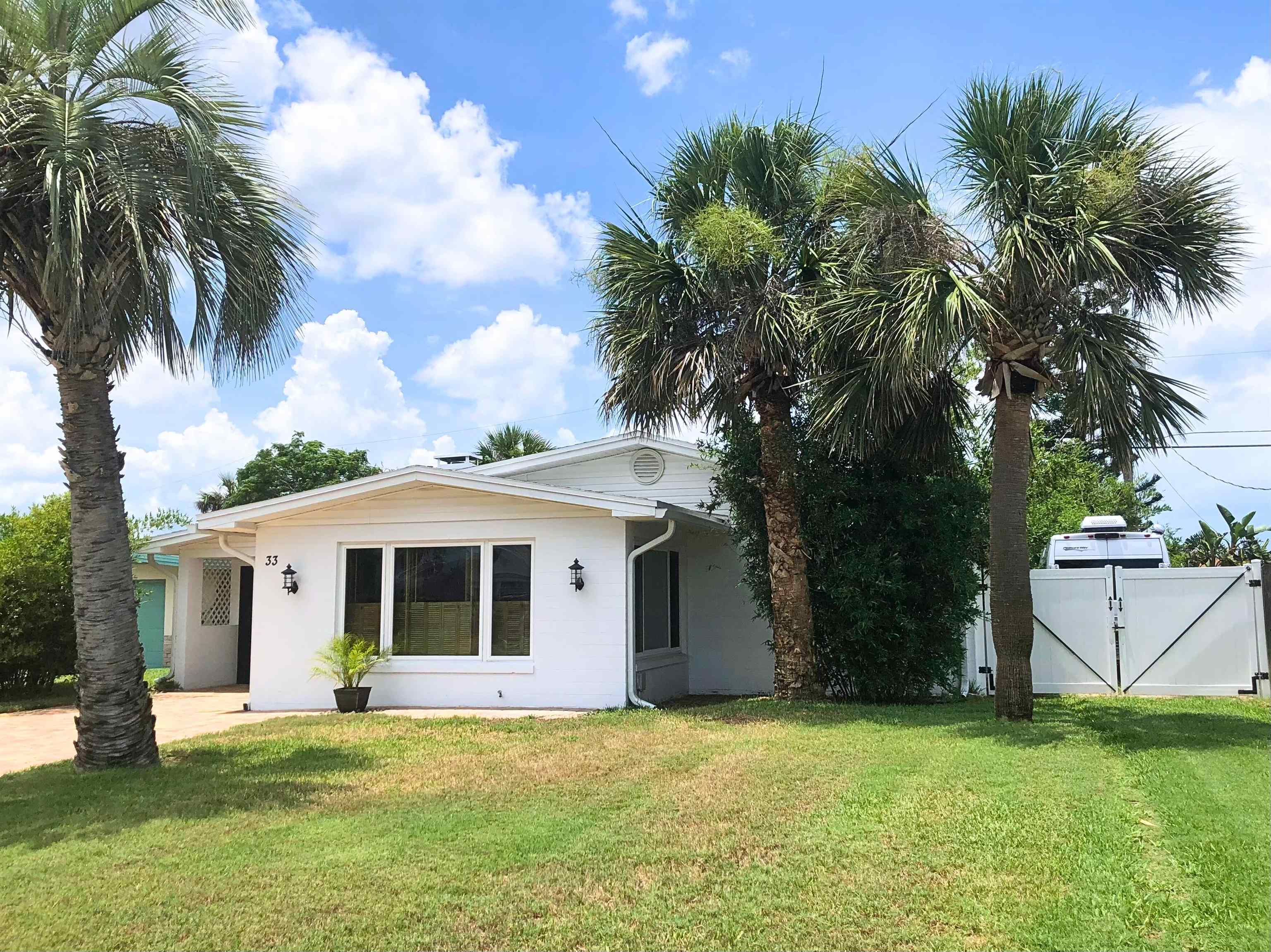 Property Photo: 33 Camellia Drive FL 32176