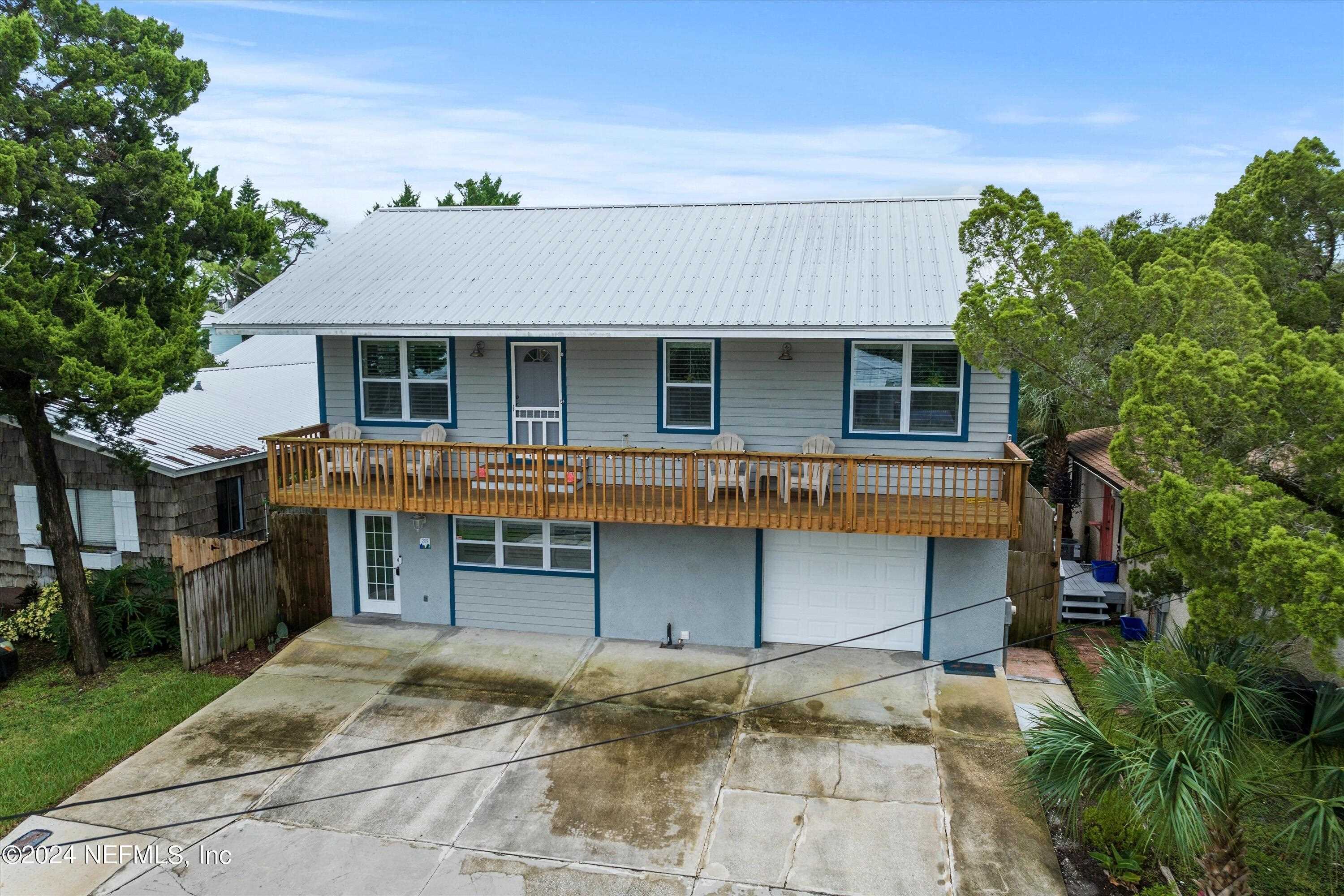 Property Photo:  209 10th St  FL 32080 