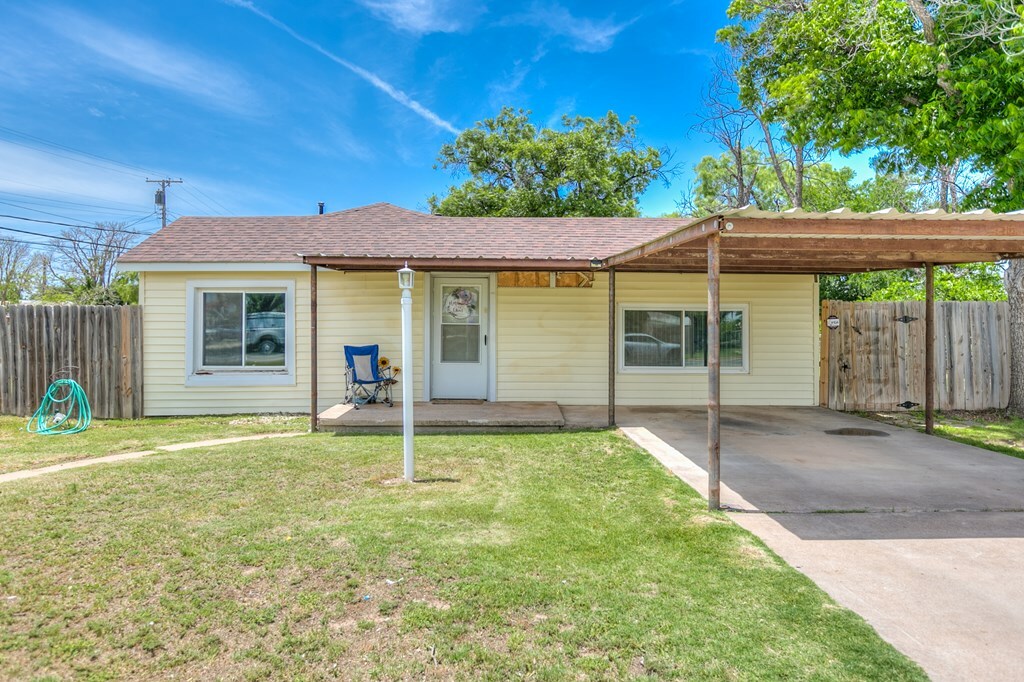 Property Photo: 421 N Archer St TX 76903