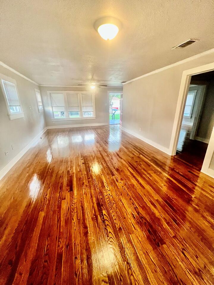 Property Photo: 121 N Madison St TX 76904