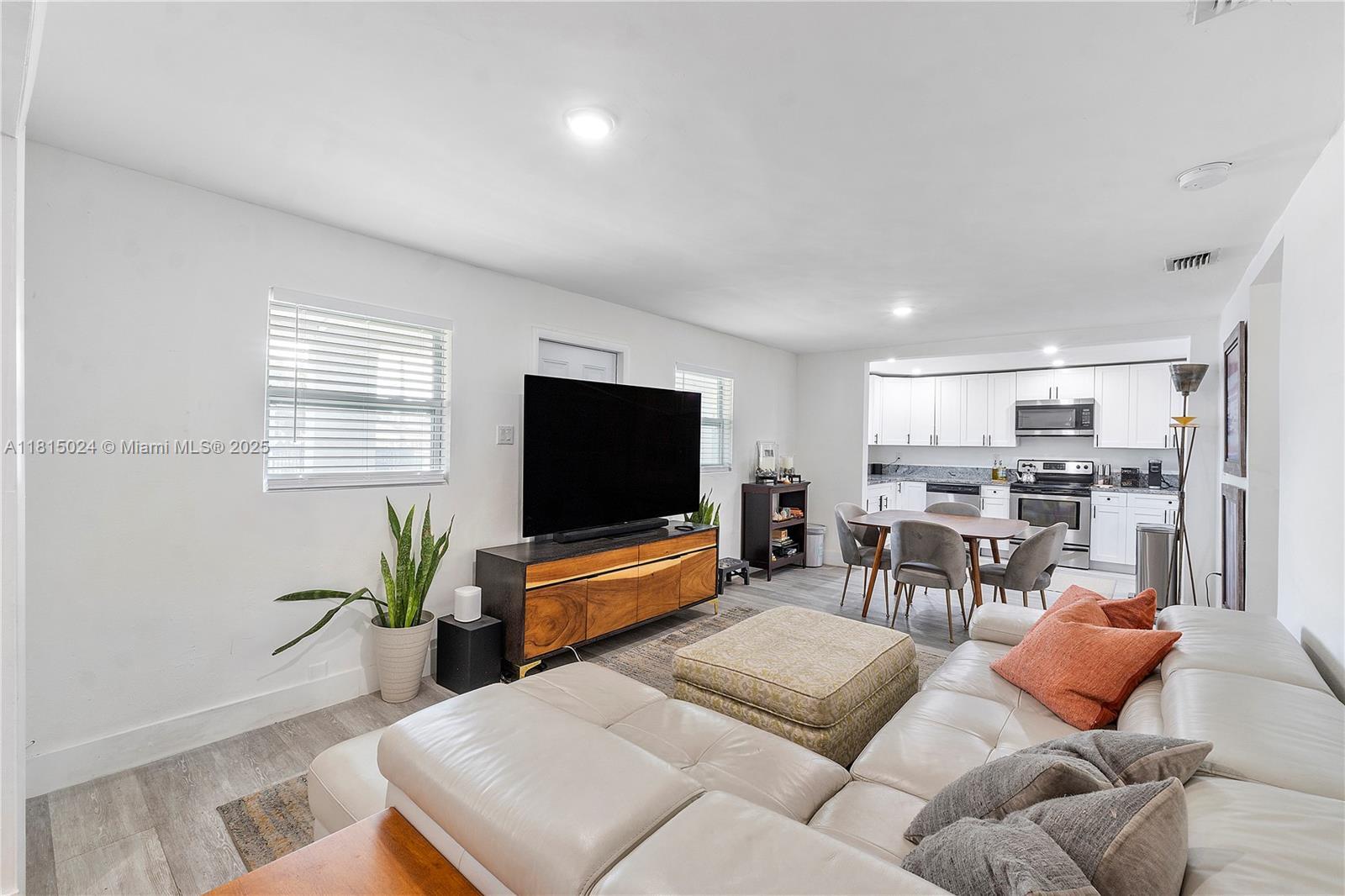 Property Photo:  1101 NW 40th St  FL 33127 