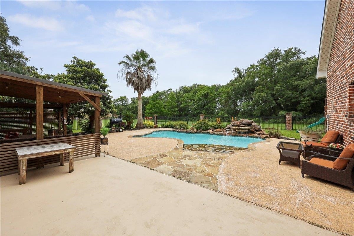 Property Photo: 8185 Dawn TX 77705