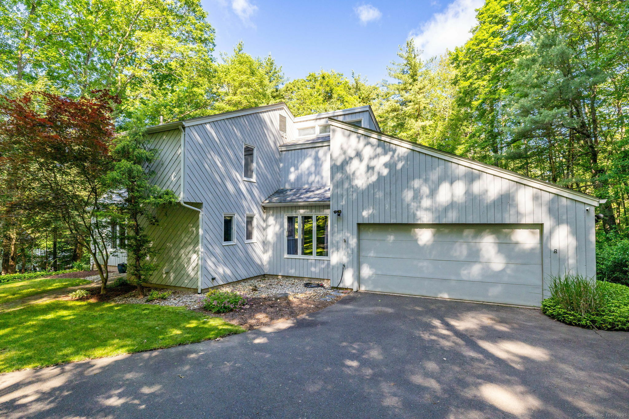 Property Photo: 20 Roundhill Road CT 06035