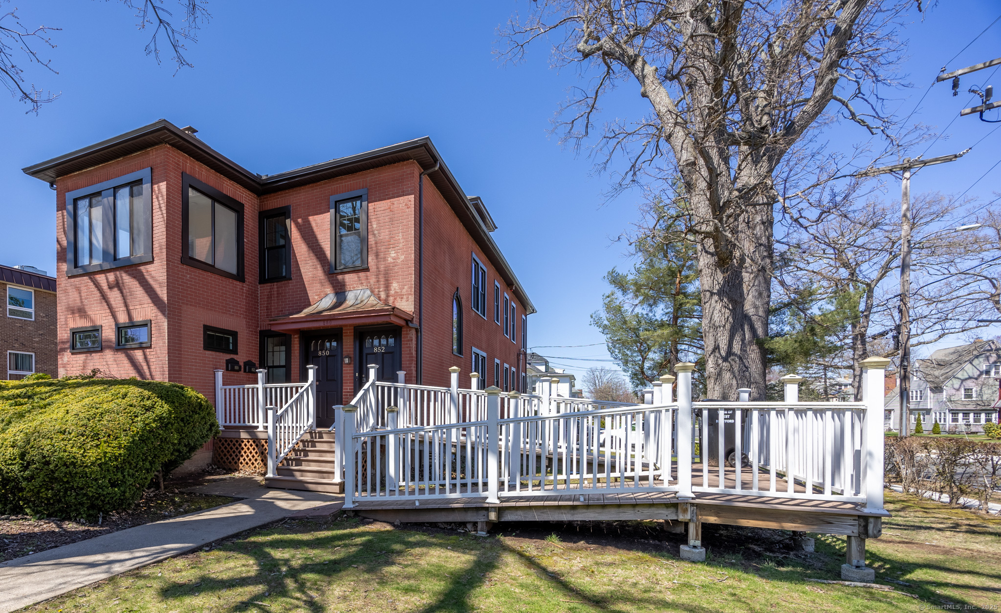 Property Photo: 850 Farmington Avenue CT 06119