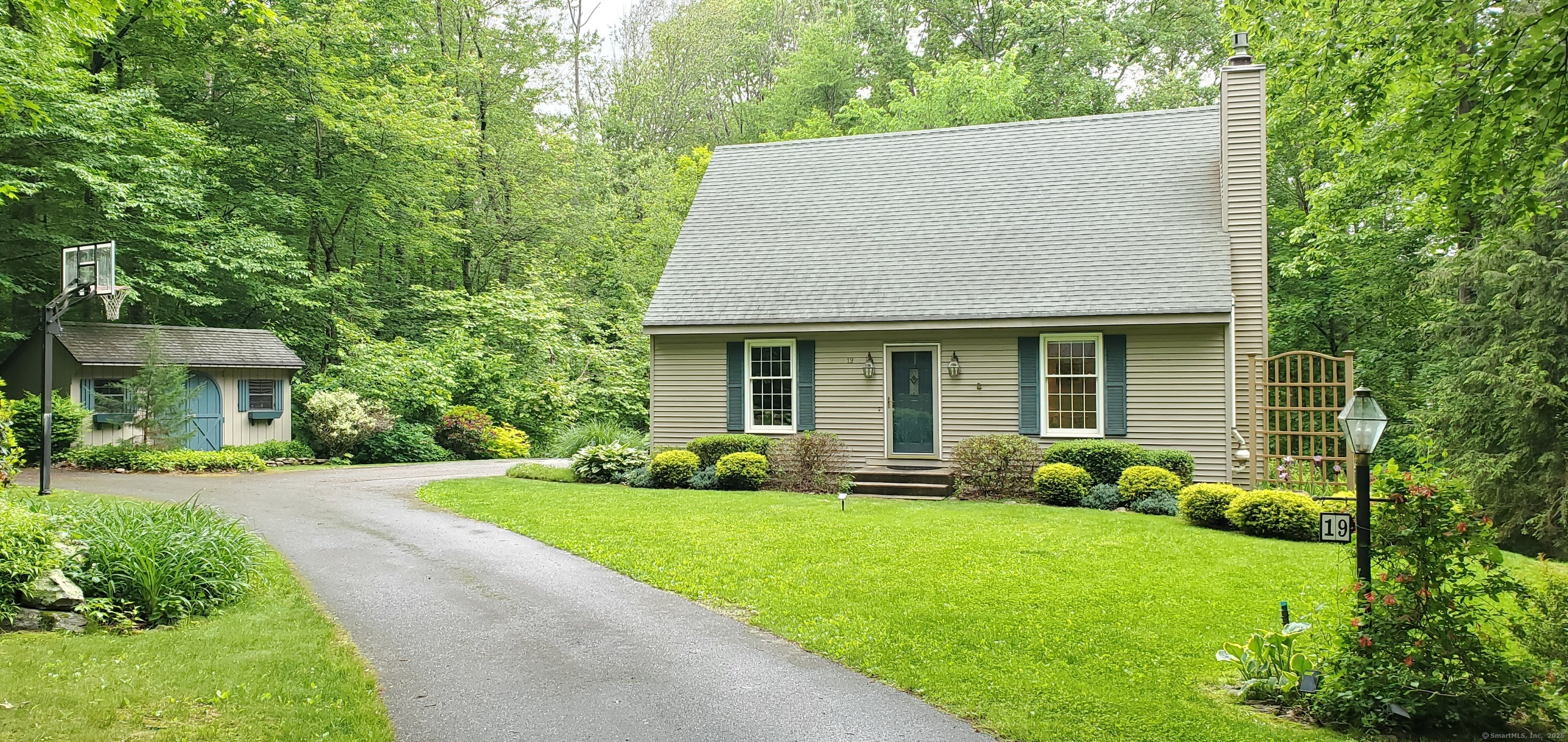 19 Oak Leaf Circle  Coventry CT 06238 photo