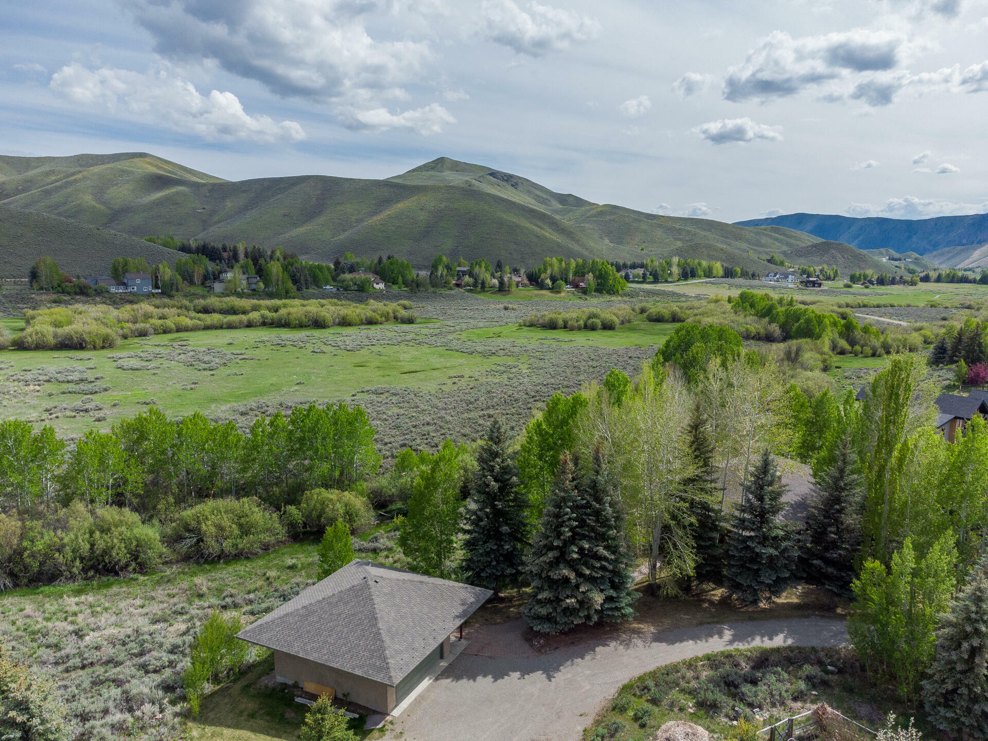 Property Photo: 214 Crazy Horse Dr ID 83333