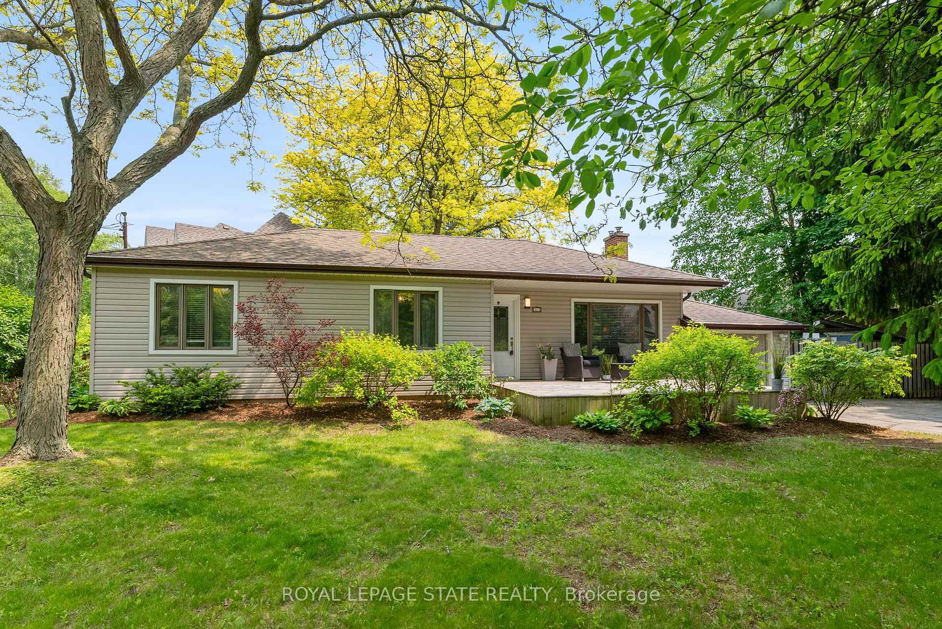 Photo de la propriété: 82 Gilbert Avenue ON L9G 1R4