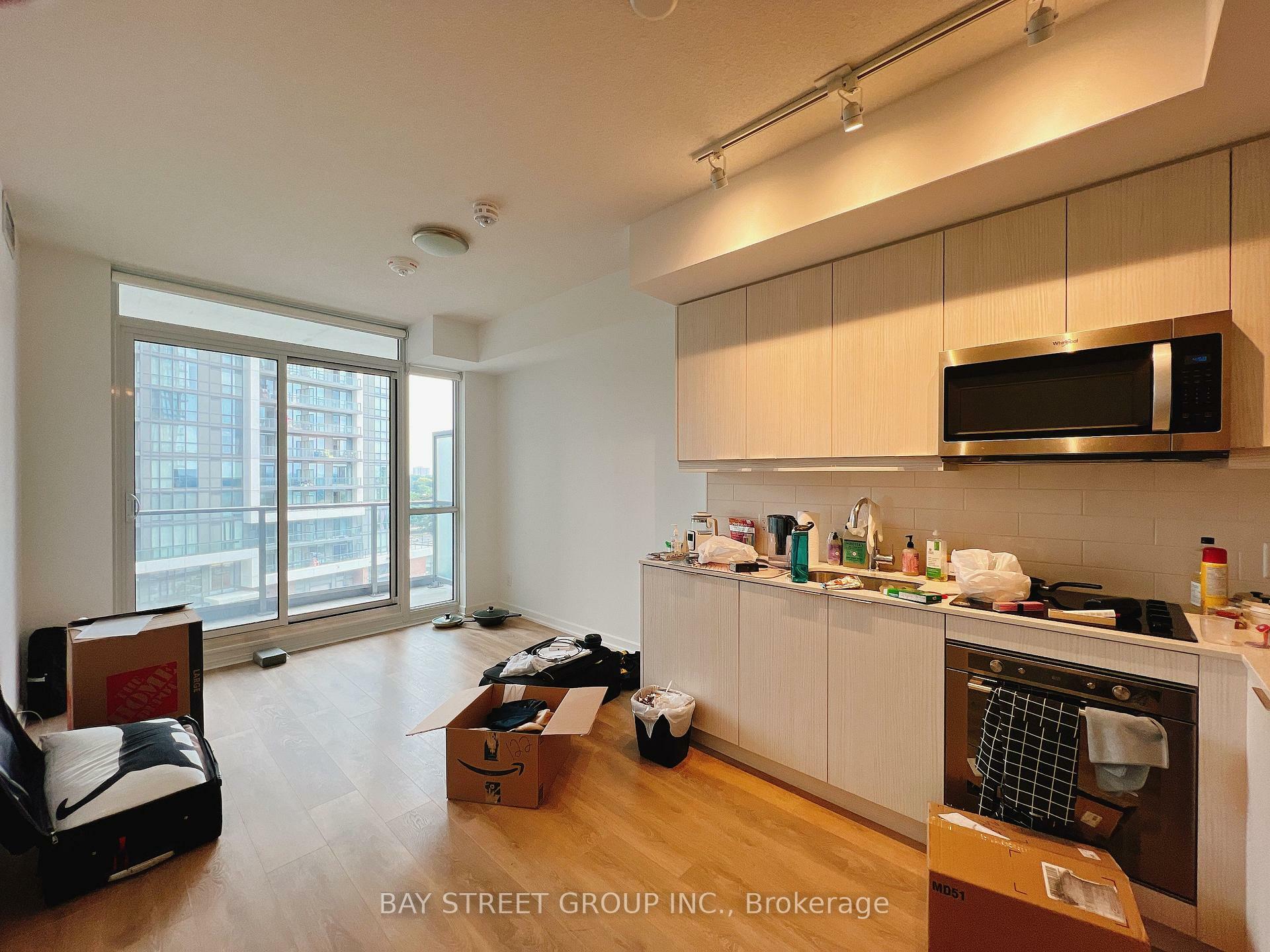 Property Photo: 36 Forest Manor Road 521 ON M2J 1M1