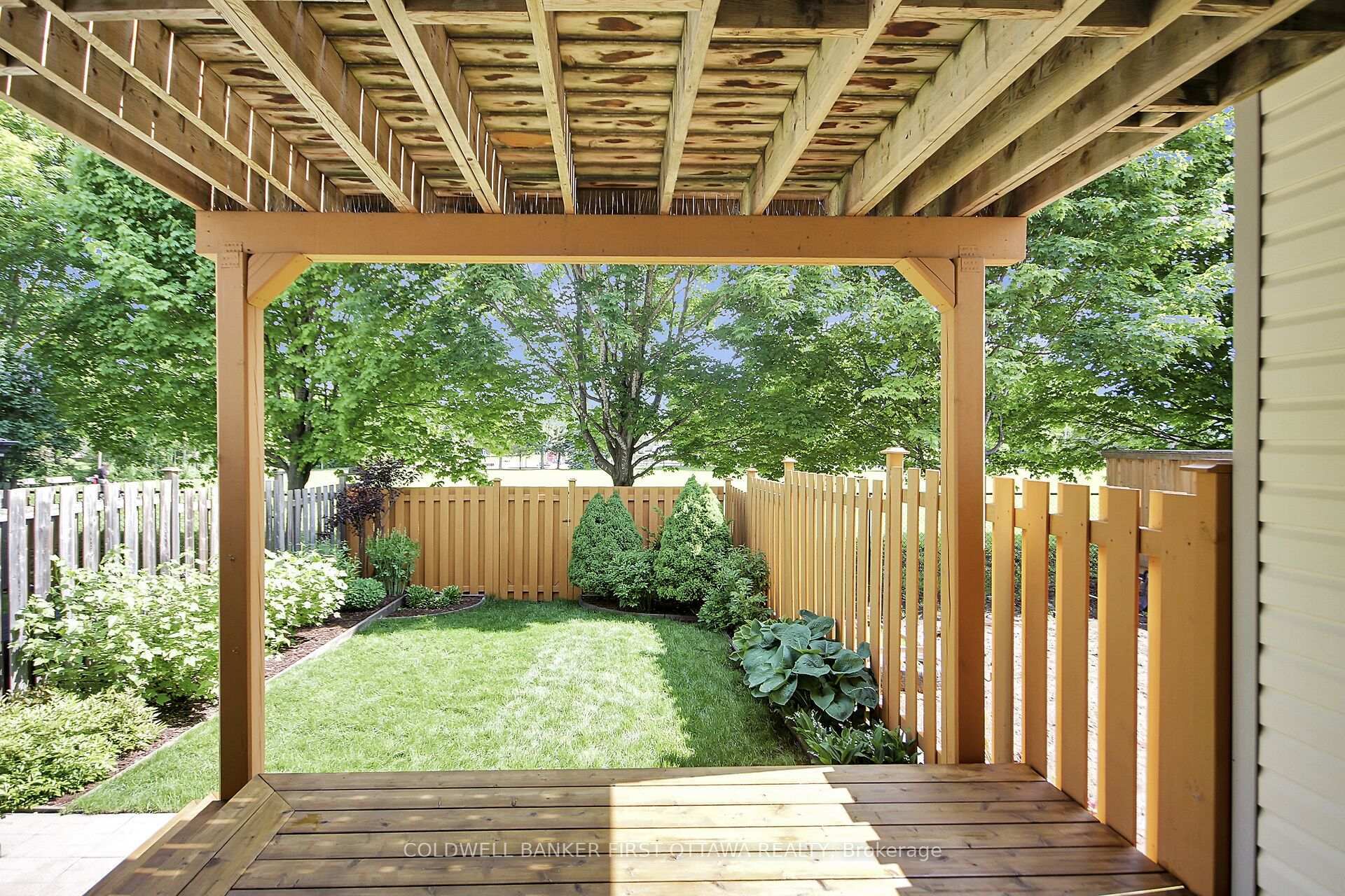 Property Photo: 41 Tobermory Crescent ON K2K 2S2