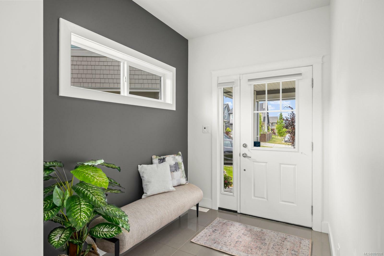 Photo de la propriété: 3359 Curlew St BC V9C 0P3