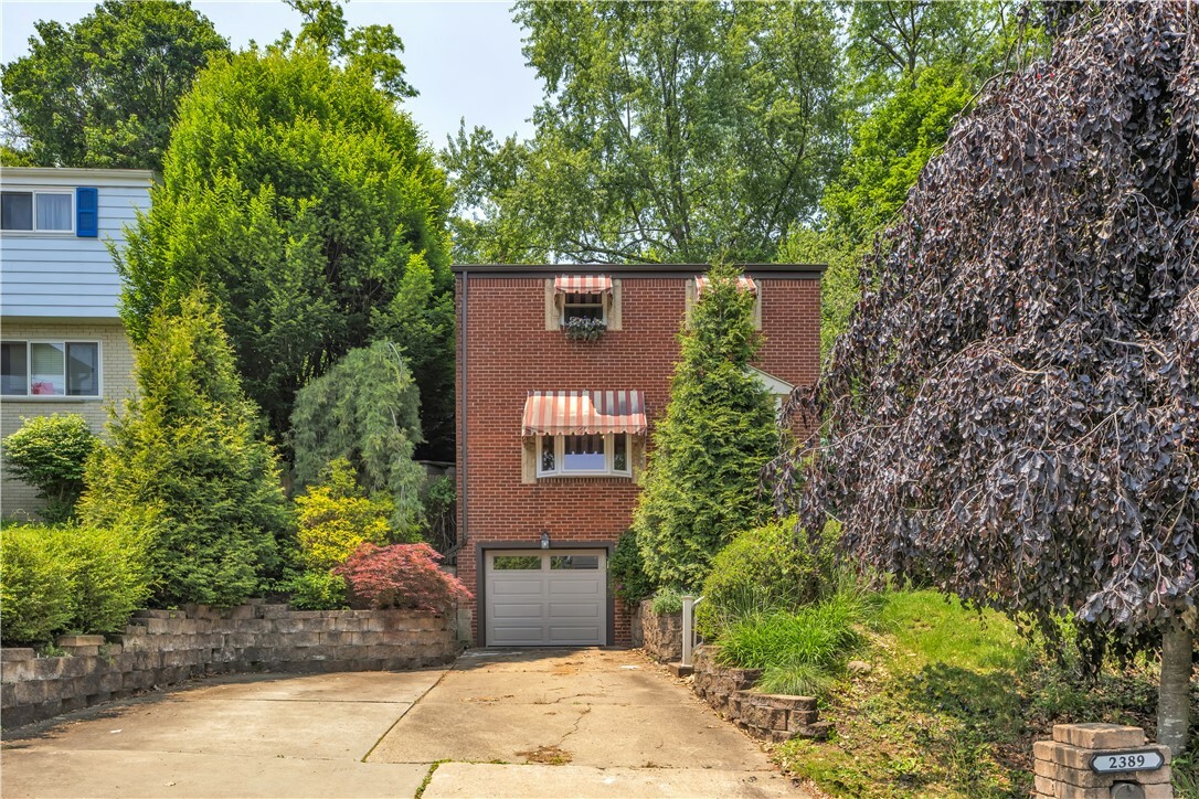 Property Photo: 2389 High Oak Dr PA 15220