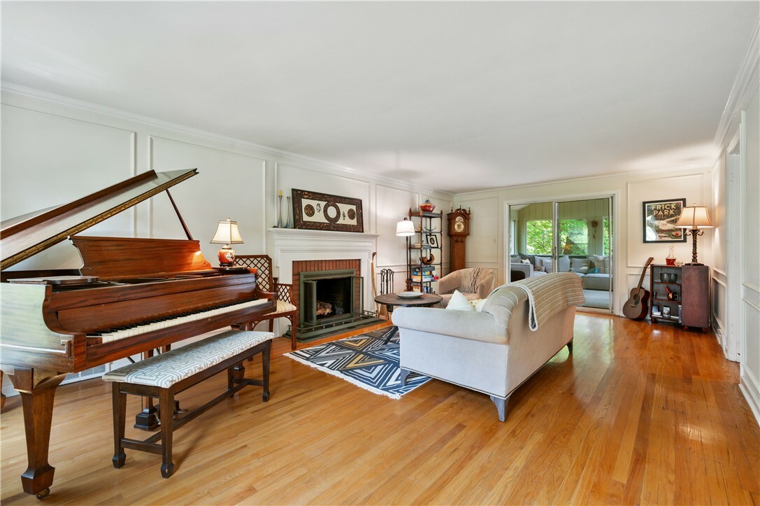 Property Photo: 105 Woodshire Dr PA 15215