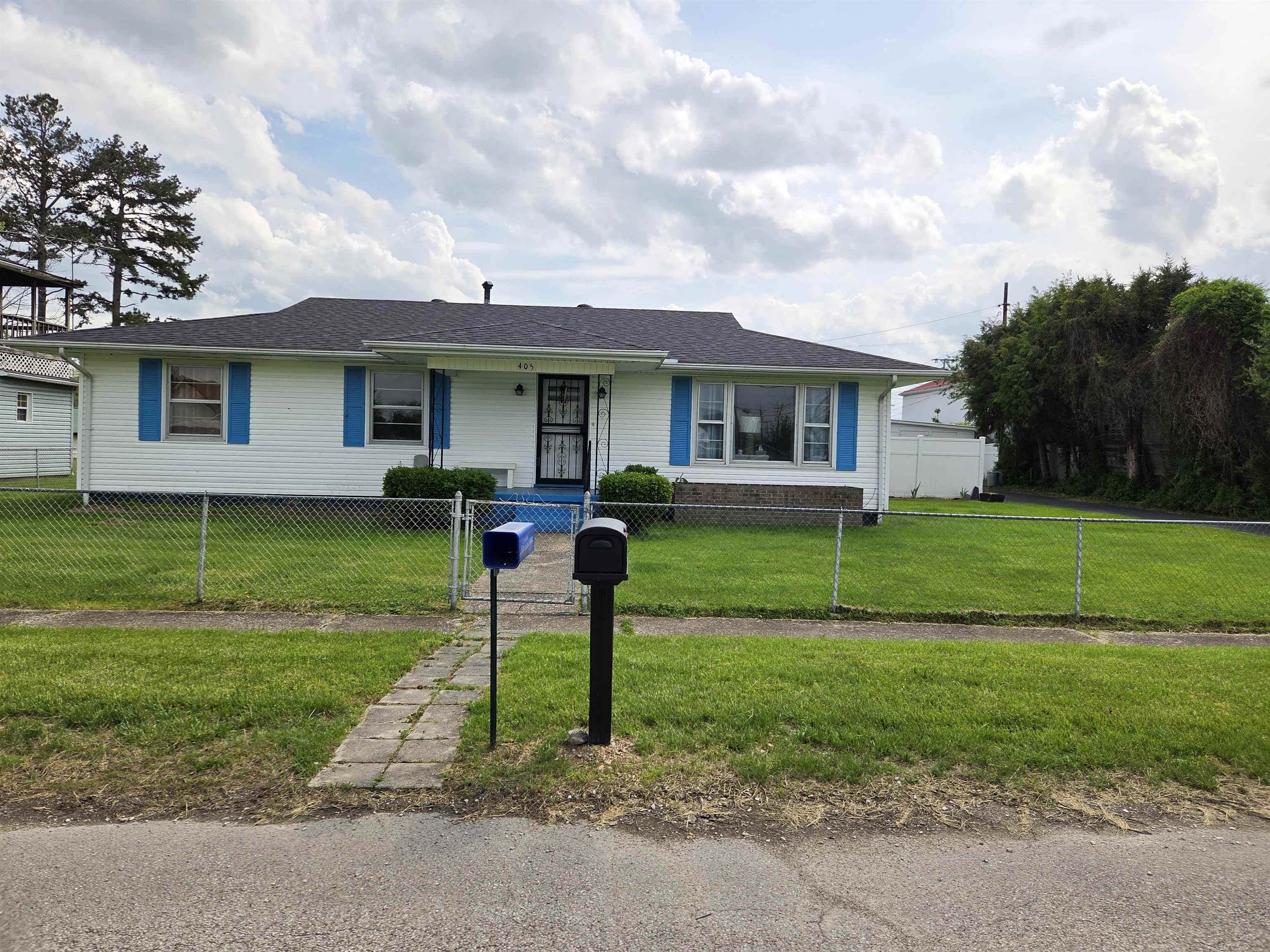 Property Photo: 405 E 2nd Street KY 41143