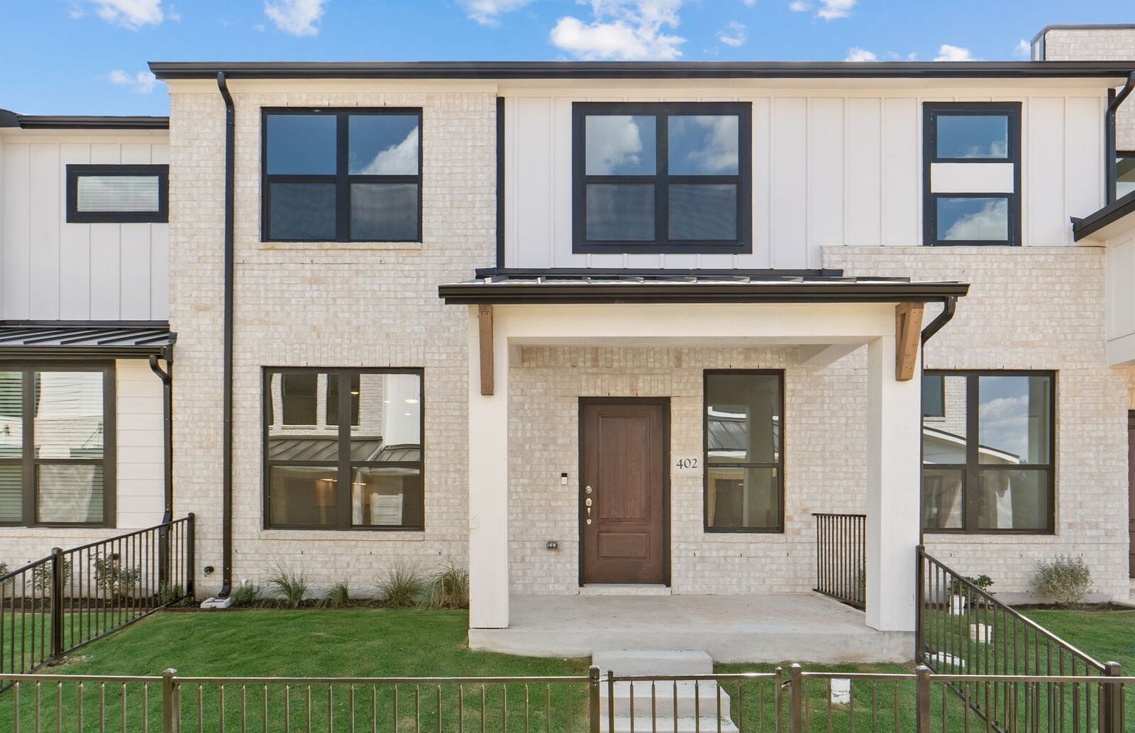 Property Photo:  1280 E Main Street 402  TX 78664 