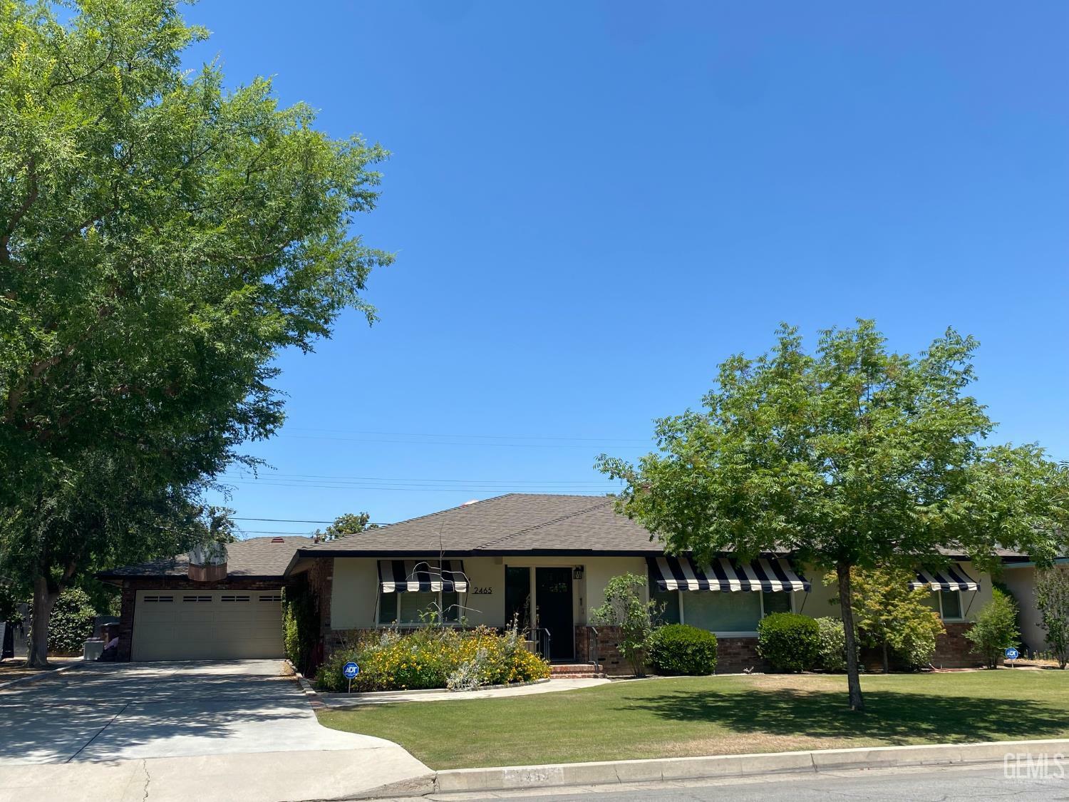 Property Photo: 2465 Pine Street CA 93301