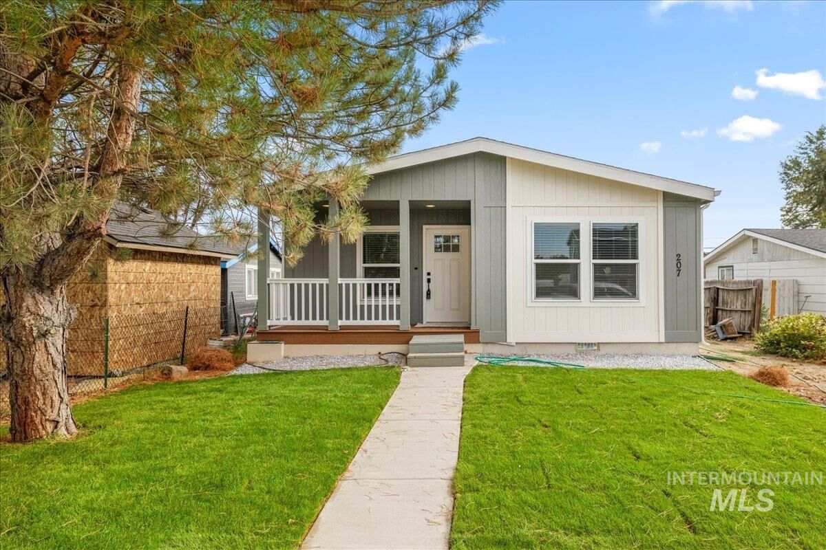 Property Photo:  207 E Freeport St  ID 83605 