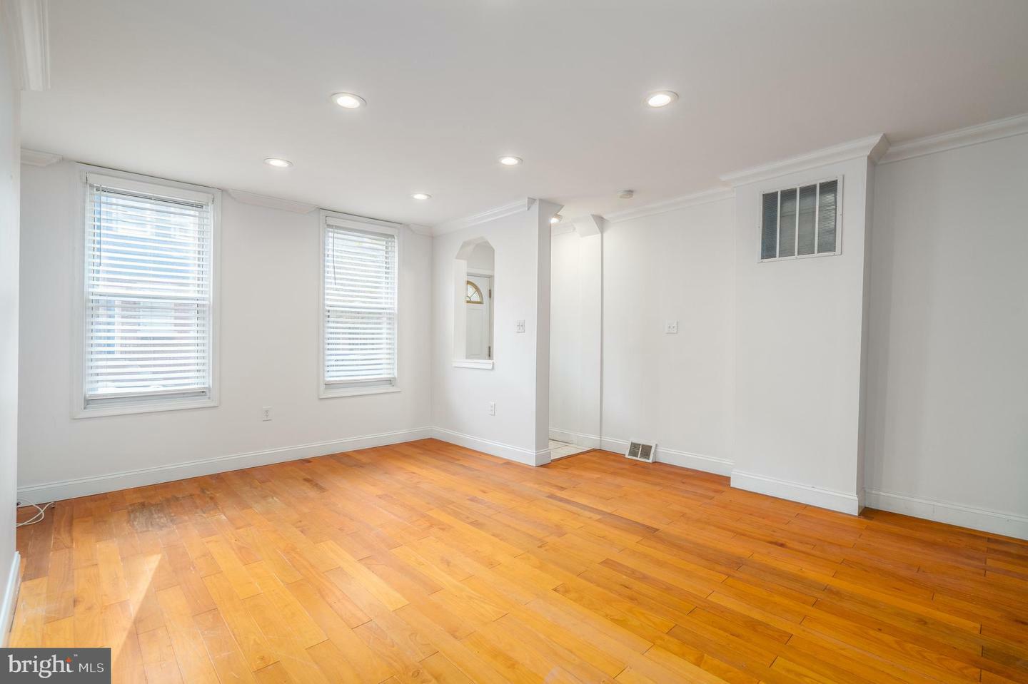 Property Photo: 1635 Catharine Street PA 19146