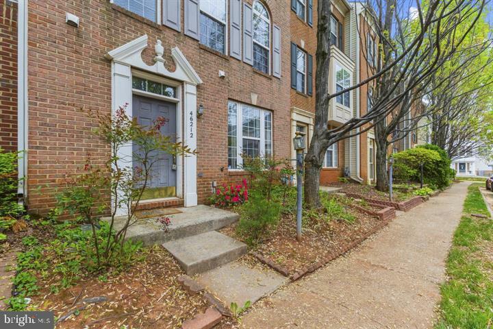 Property Photo: 46212 Walpole Terrace VA 20165