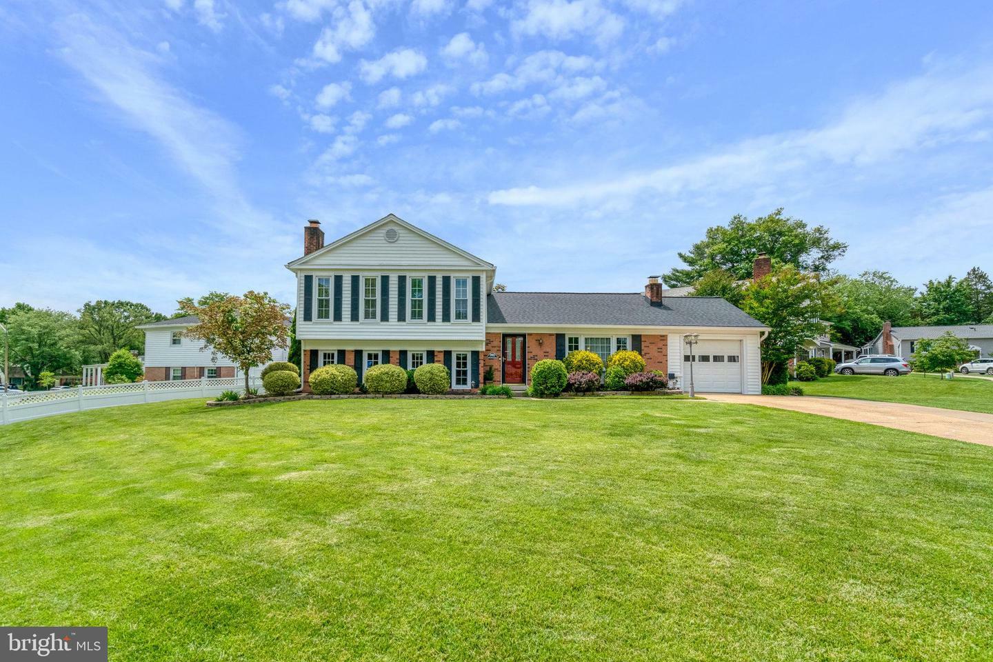 Property Photo: 5901 Wivenhoe Court VA 22315