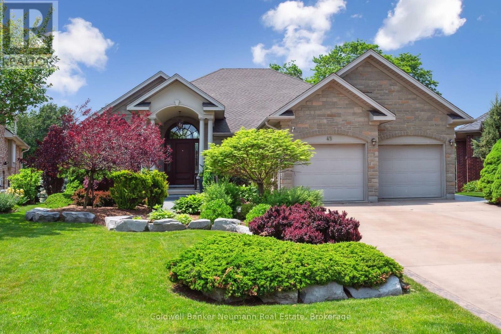 Property Photo:  45 Keys Crescent  ON N1G 5J7 