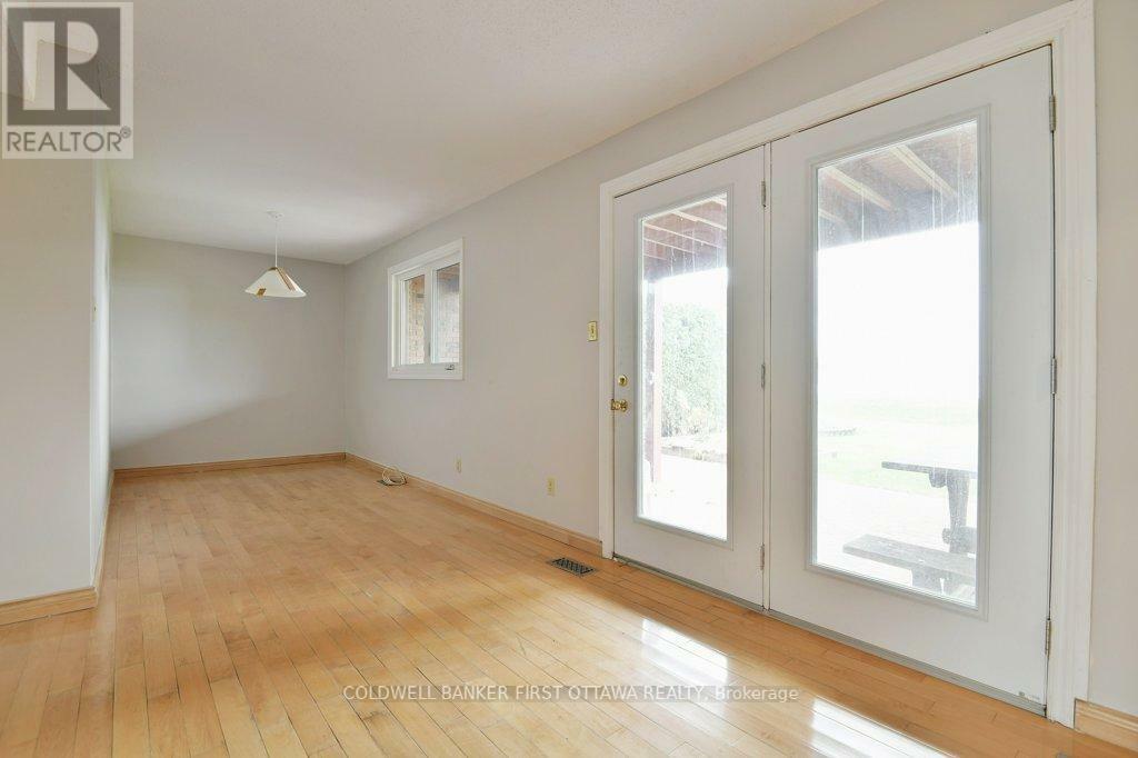Property Photo: 202 Kehoe Street ON K2B 6A5