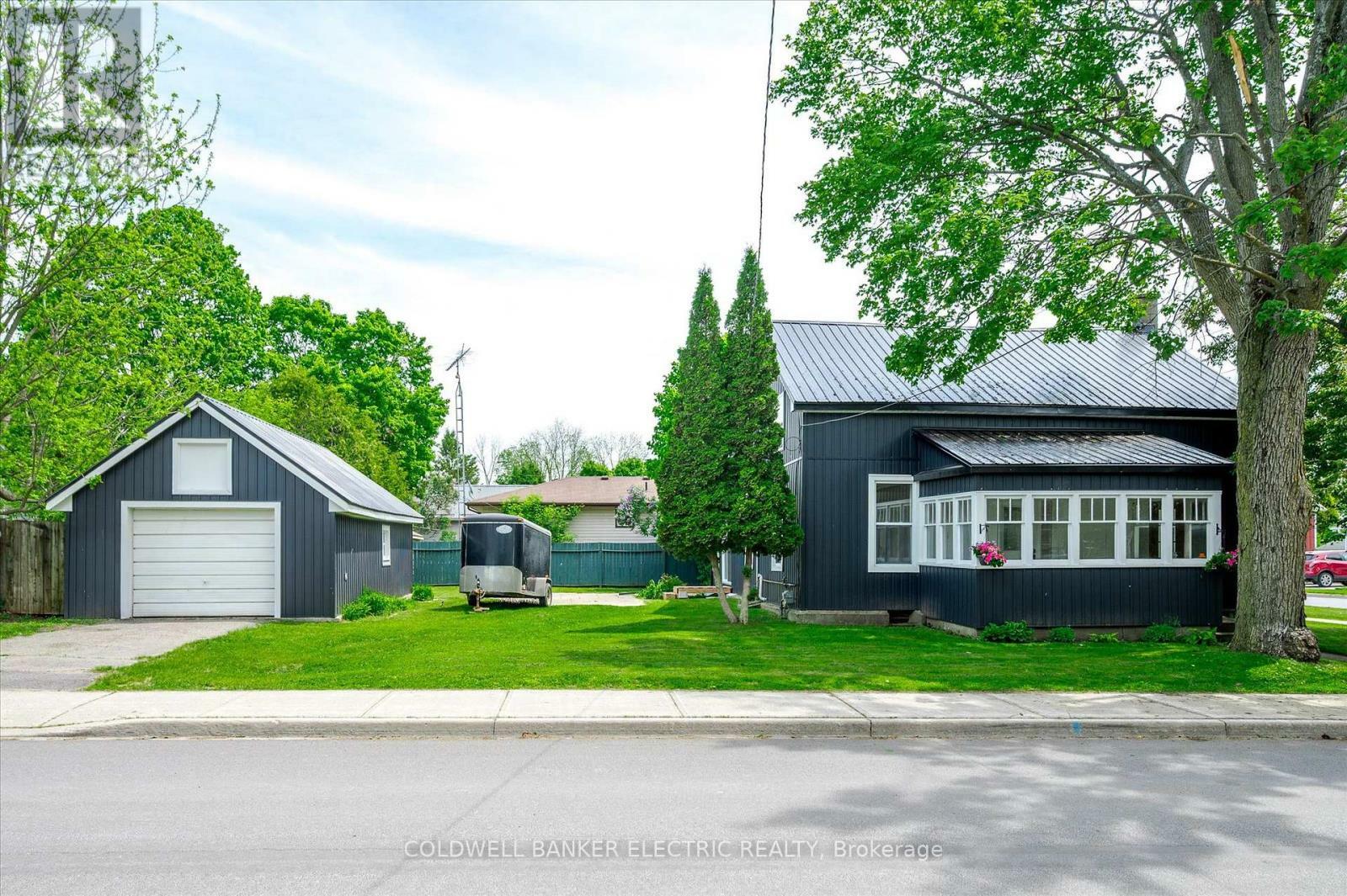 Property Photo:  65 Queen Street  ON K0L 2V0 