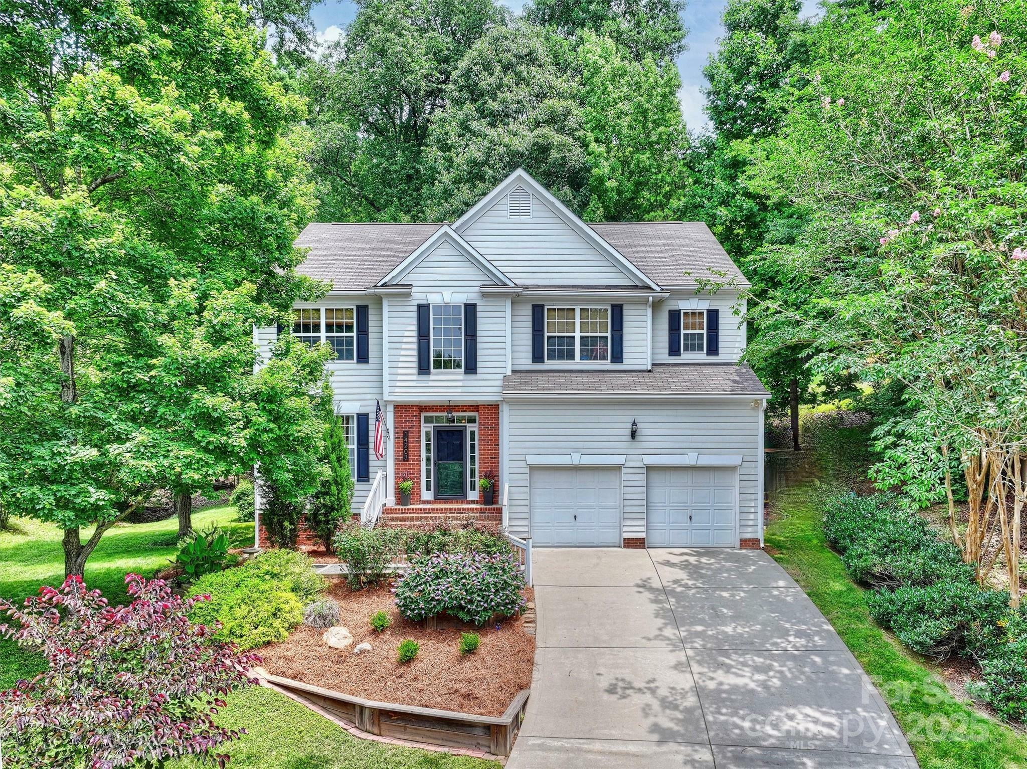 14203 Queens Carriage Place  Charlotte NC 28278 photo