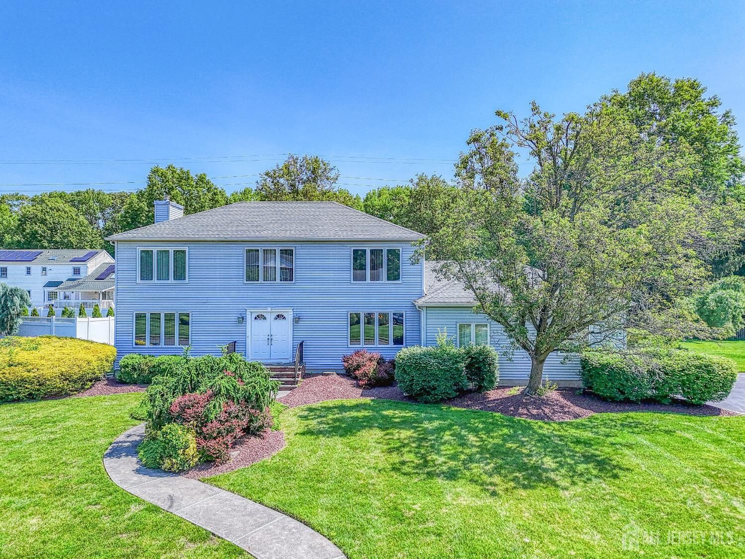 Property Photo:  38 Silver Hollow  NJ 08902 