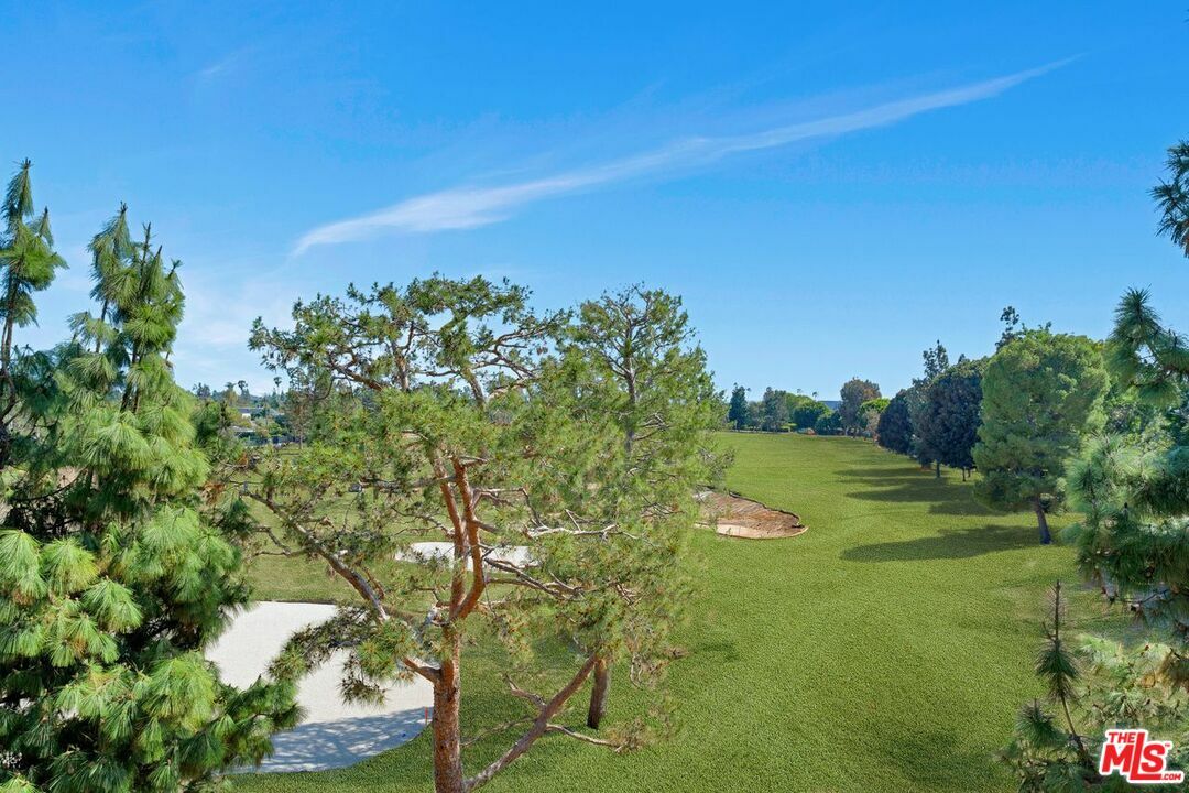 Property Photo:  645 Wilcox Ave  CA 90004 