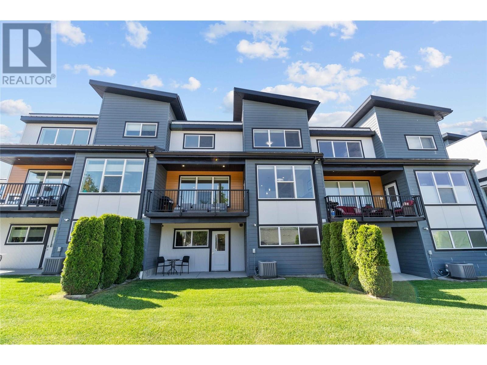 Property Photo:  2810 15 Avenue Northeast 4  BC V1E 0G2 