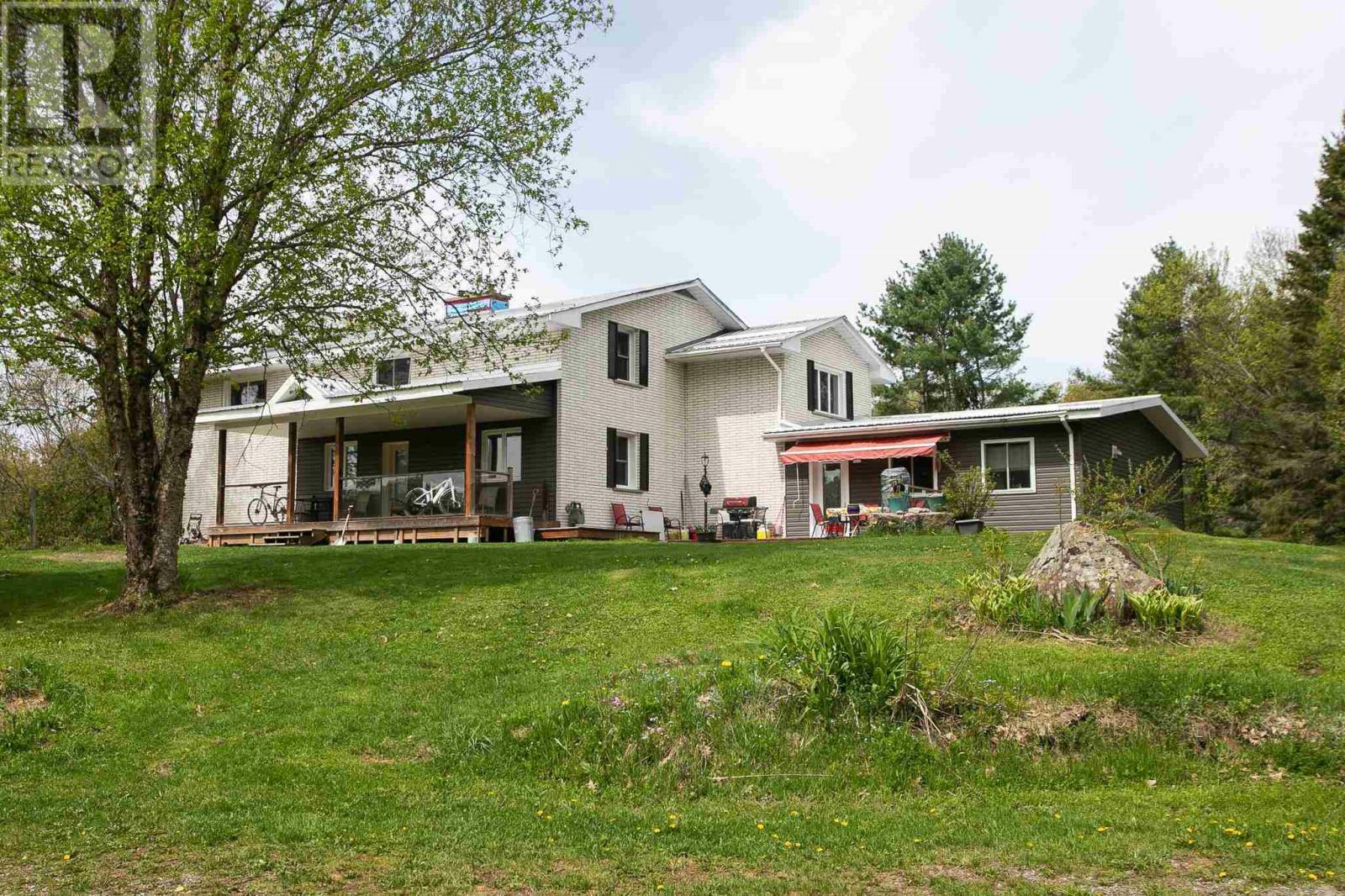 Photo de la propriété: 1285 Old Garden River Rd ON P6A 6J8