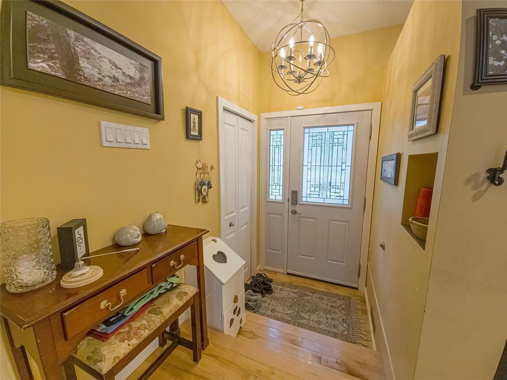 Property Photo: 70 Silver Birch Drive MB R7B 1A9