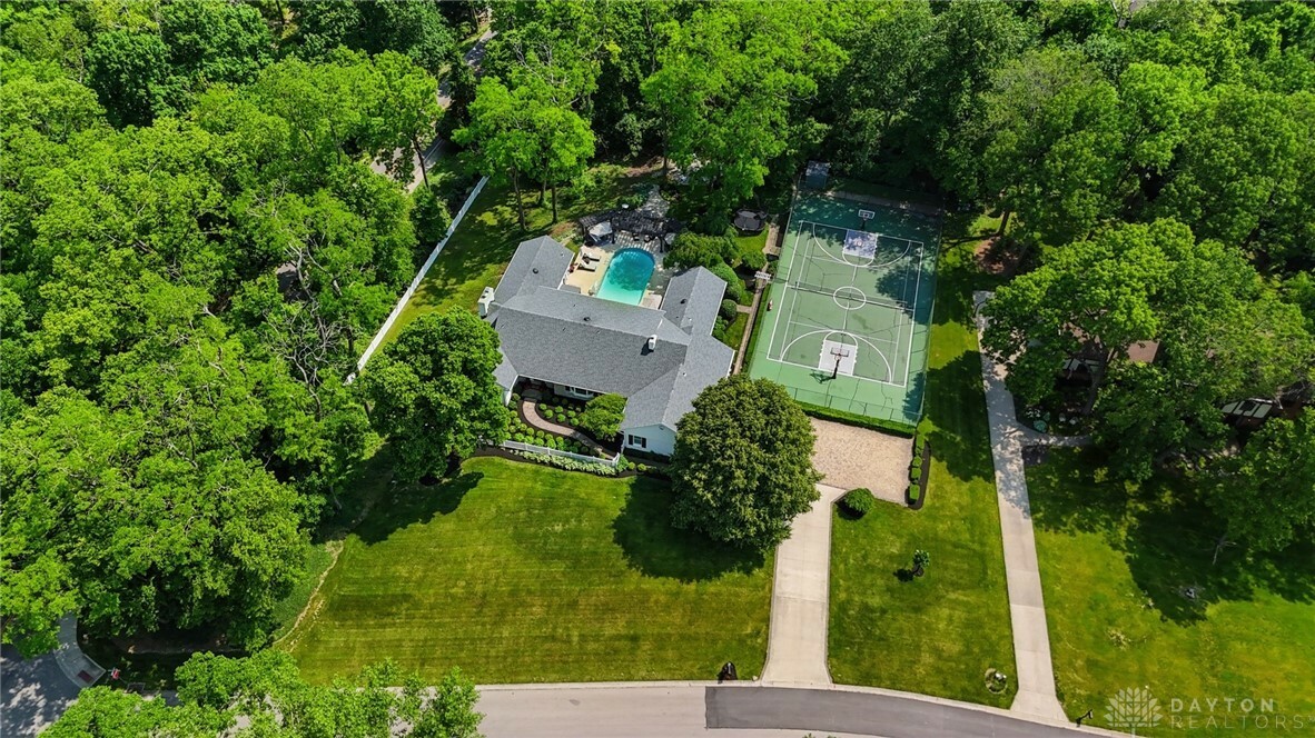 Property Photo:  302 Southbridge Lane  OH 45459 