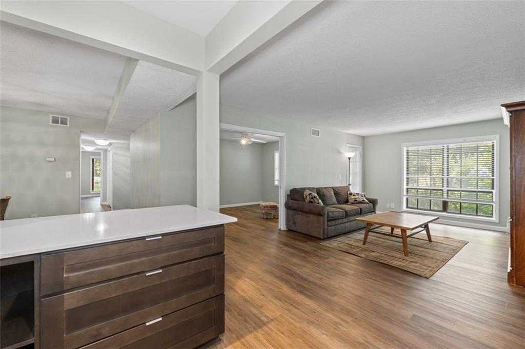 Property Photo: 6851 Roswell Road H18 GA 30328